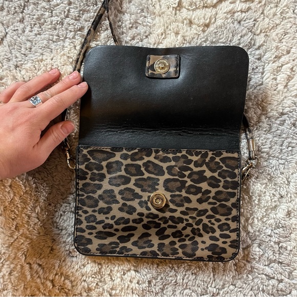 Shiraleah Leopard Pattern Crossbody Bag - Picture 4 of 7